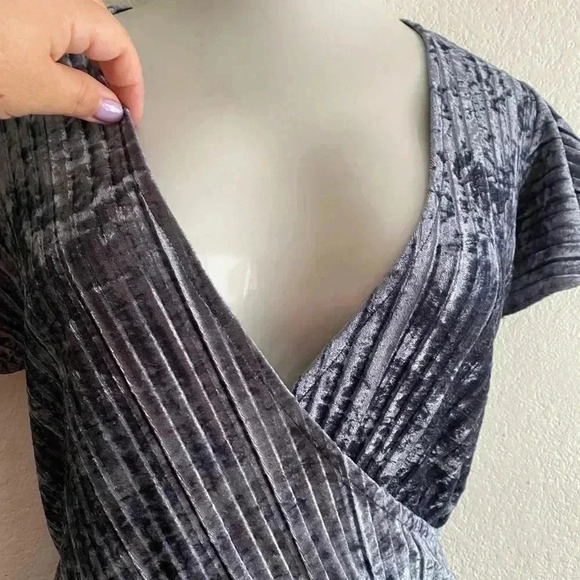 🆕Plus-Size Velvet Wrap Dress 2X Grey🆕 - Picture 5 of 12